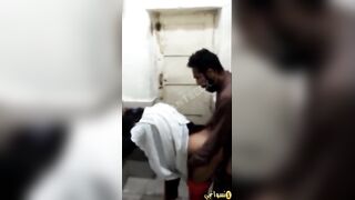 اخ ينيك الأخته راكب فوقها علي السرير - سكس مصري