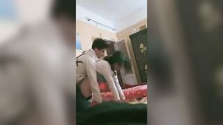 مراهق يستدرج حبيبته في الشقة وينيكها غصب عنها - سكس عنيف