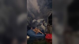 نيك مراهقين لاول مره علي سرير نيك ساخن - xnxx