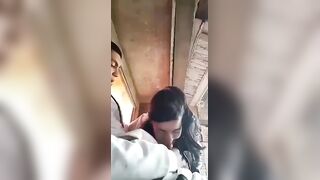 مسرب مصرية بتتناك من ابن عمها فوق السطوح وخايفه لاهلها يجيوا - سكس مصري جديد