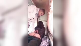 عراقي مراهق ينيك بنت خالته بعنف في الخلاء ويشبعه نيك