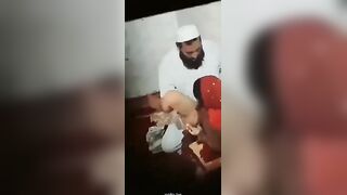 سكس مسرب شيخ مصري ينيج محجبة ويفك عنها سحر الهيجان