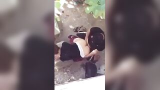 مصري زانق جارته في الجنينة - سكس مصري مسرب