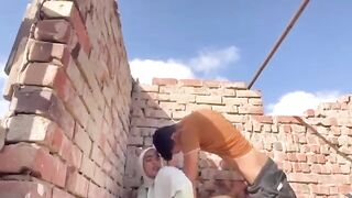 محجبة مصرية بتتناك من ابن خالها فوق السطوح وخايفه لاهلها يجيوا وهي عريانه - سكس مصري جديد