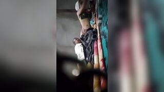 فضيحة مسربة اب ينيك مرات ابنه مش راحم كسها - سكس مصري