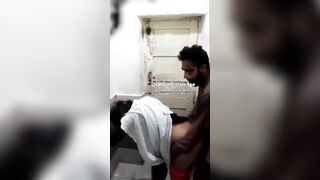 ممرضة ليبية بتخون جوزها وتتناك في حمام المستشفى من صاحبها - سكس ليبي